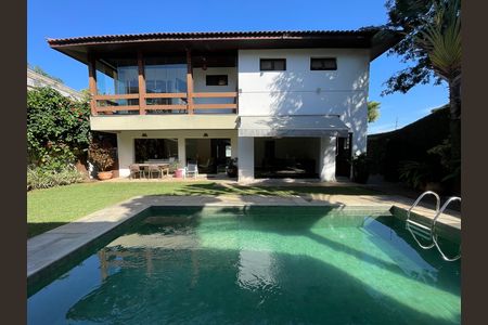 Casa à venda com 539m², 5 quartos e 6 vagas Casa à venda com 539m², 5 quartos e 6 vagasPiscina