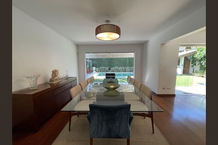 Casa à venda com 539m², 5 quartos e 6 vagas Casa à venda com 539m², 5 quartos e 6 vagasSala de Jantar