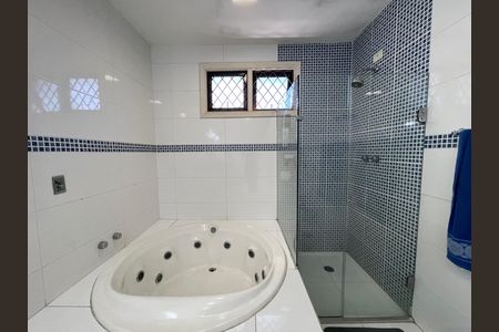 Casa à venda com 539m², 5 quartos e 6 vagas Casa à venda com 539m², 5 quartos e 6 vagasBanheiro 3