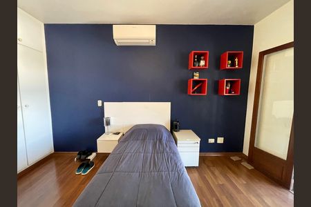 Casa à venda com 539m², 5 quartos e 6 vagas Casa à venda com 539m², 5 quartos e 6 vagasSuíte