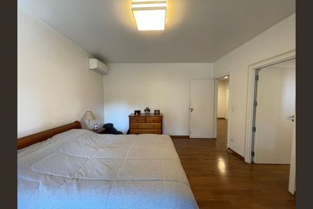 Casa à venda com 539m², 5 quartos e 6 vagas Casa à venda com 539m², 5 quartos e 6 vagasSuíte 3