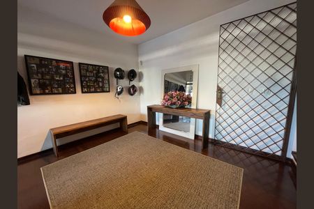 Casa à venda com 539m², 5 quartos e 6 vagas Casa à venda com 539m², 5 quartos e 6 vagasEntrada
