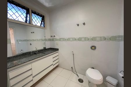 Casa à venda com 539m², 5 quartos e 6 vagas Casa à venda com 539m², 5 quartos e 6 vagasBanheiro 4