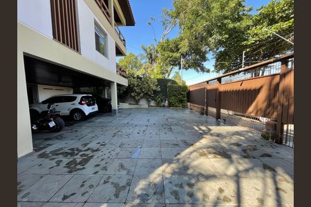 Casa à venda com 539m², 5 quartos e 6 vagas Casa à venda com 539m², 5 quartos e 6 vagasGaragem