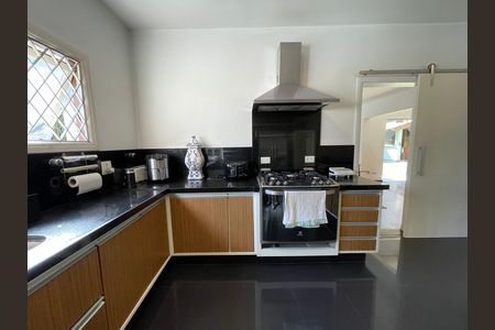 Casa à venda com 539m², 5 quartos e 6 vagas Casa à venda com 539m², 5 quartos e 6 vagasCozinha