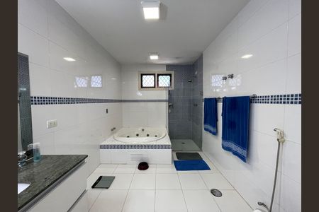 Casa à venda com 539m², 5 quartos e 6 vagas Casa à venda com 539m², 5 quartos e 6 vagasBanheiro 3