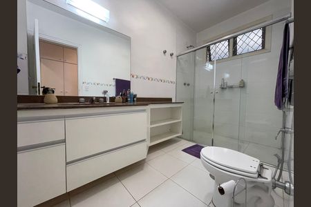Casa à venda com 539m², 5 quartos e 6 vagas Casa à venda com 539m², 5 quartos e 6 vagasBanheiro 2