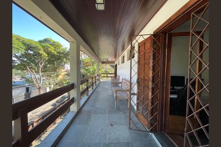 Casa à venda com 539m², 5 quartos e 6 vagas Casa à venda com 539m², 5 quartos e 6 vagasVaranda das Suítes 1 e 2