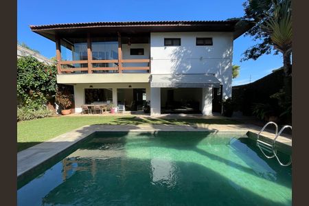 Casa à venda com 539m², 5 quartos e 6 vagas Casa à venda com 539m², 5 quartos e 6 vagasPiscina
