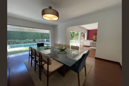 Casa à venda com 539m², 5 quartos e 6 vagas Casa à venda com 539m², 5 quartos e 6 vagasSala de Jantar