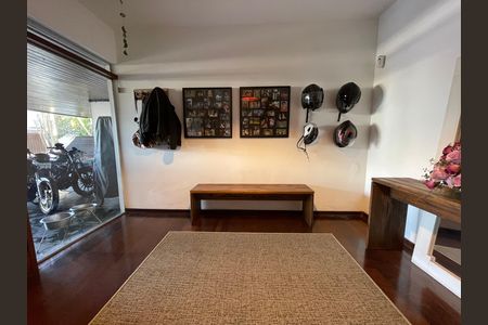 Casa à venda com 539m², 5 quartos e 6 vagas Casa à venda com 539m², 5 quartos e 6 vagasEntrada