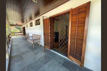 Casa à venda com 539m², 5 quartos e 6 vagas Casa à venda com 539m², 5 quartos e 6 vagasVaranda das Suítes 1 e 2