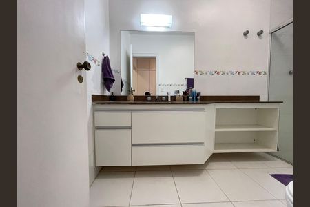 Casa à venda com 539m², 5 quartos e 6 vagas Casa à venda com 539m², 5 quartos e 6 vagasBanheiro 2
