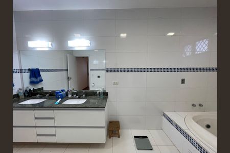 Casa à venda com 539m², 5 quartos e 6 vagas Casa à venda com 539m², 5 quartos e 6 vagasBanheiro 3