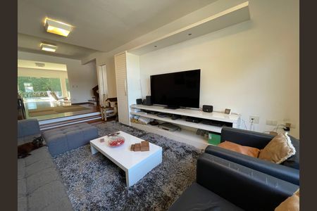 Casa à venda com 539m², 5 quartos e 6 vagas Casa à venda com 539m², 5 quartos e 6 vagasSala de TV