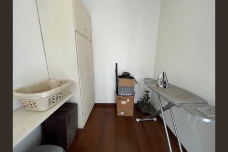 Casa à venda com 539m², 5 quartos e 6 vagas Casa à venda com 539m², 5 quartos e 6 vagasQuarto de Serviço