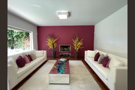 Casa à venda com 539m², 5 quartos e 6 vagas Casa à venda com 539m², 5 quartos e 6 vagasSala de estar