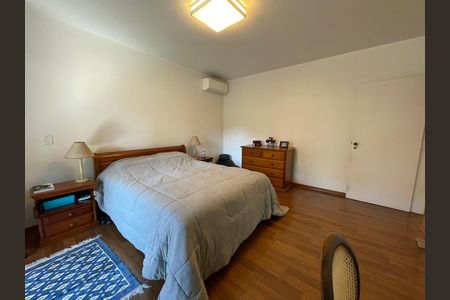 Casa à venda com 539m², 5 quartos e 6 vagas Casa à venda com 539m², 5 quartos e 6 vagasSuíte 3