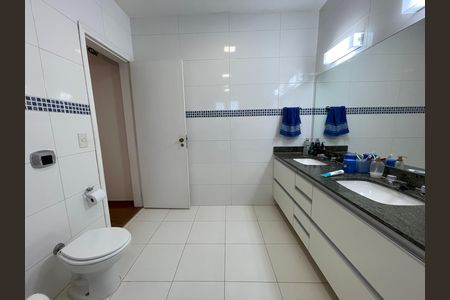 Casa à venda com 539m², 5 quartos e 6 vagas Casa à venda com 539m², 5 quartos e 6 vagasBanheiro 3
