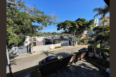 Casa à venda com 539m², 5 quartos e 6 vagas Casa à venda com 539m², 5 quartos e 6 vagasVista da Varanda das Suítes 1 e 2