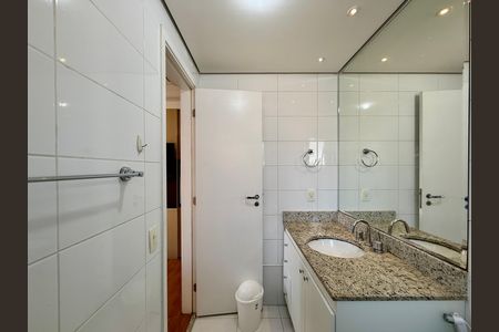 Apartamento à venda com 111m², 2 quartos e 2 vagasBanheiro Suíte 