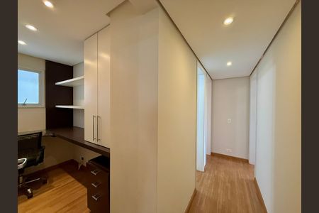 Apartamento à venda com 111m², 2 quartos e 2 vagasCorredor Quartos 
