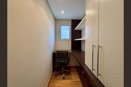 Apartamento à venda com 111m², 2 quartos e 2 vagasEscritório 