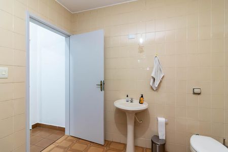 Casa para alugar com 300m², 6 quartos e 2 vagasCasa 1 - Banheiro 2