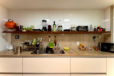 Apartamento para alugar com 214m², 5 quartos e 1 vaga