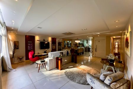 Apartamento para alugar com 214m², 5 quartos e 1 vaga