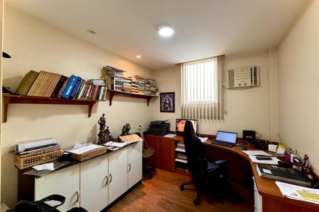 Apartamento para alugar com 214m², 5 quartos e 1 vaga