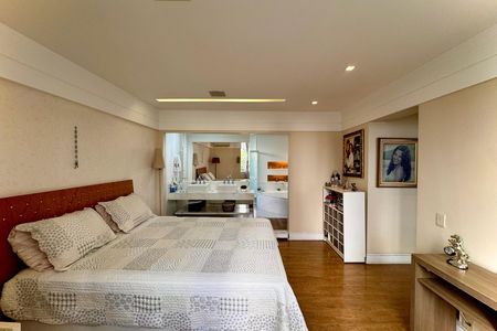 Apartamento para alugar com 214m², 5 quartos e 1 vaga