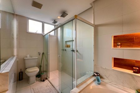 Apartamento para alugar com 214m², 5 quartos e 1 vaga