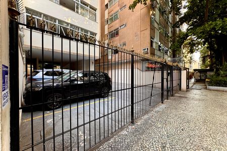 Apartamento para alugar com 214m², 5 quartos e 1 vaga