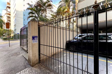 Apartamento para alugar com 214m², 5 quartos e 1 vaga