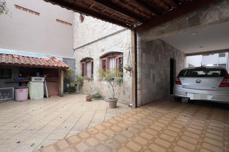 Casa à venda com 288m², 3 quartos e 4 vagas Casa à venda com 288m², 3 quartos e 4 vagasGaragem