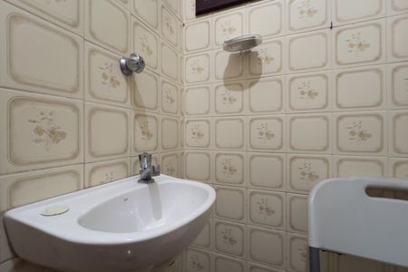 Casa à venda com 288m², 3 quartos e 4 vagas Casa à venda com 288m², 3 quartos e 4 vagasBanheiro de serviço
