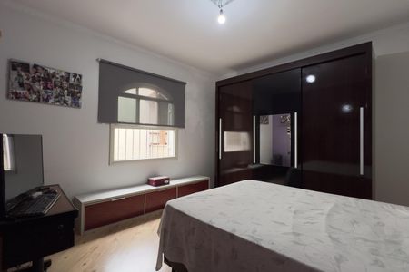 Casa à venda com 288m², 3 quartos e 4 vagas Casa à venda com 288m², 3 quartos e 4 vagasQuarto 2