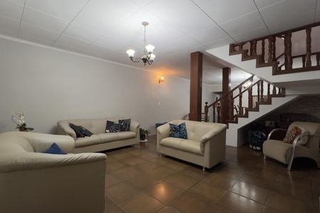 Casa à venda com 288m², 3 quartos e 4 vagas Casa à venda com 288m², 3 quartos e 4 vagasSala