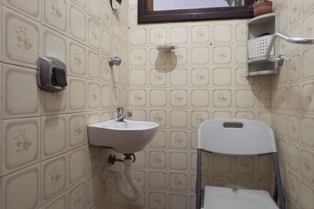 Casa à venda com 288m², 3 quartos e 4 vagas Casa à venda com 288m², 3 quartos e 4 vagasBanheiro de serviço