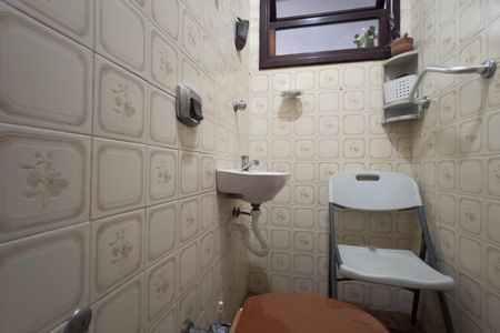 Casa à venda com 288m², 3 quartos e 4 vagas Casa à venda com 288m², 3 quartos e 4 vagasBanheiro de serviço