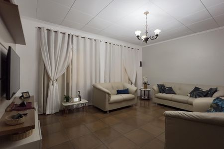 Casa à venda com 288m², 3 quartos e 4 vagas Casa à venda com 288m², 3 quartos e 4 vagasSala