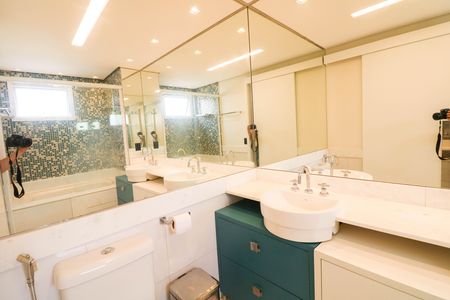 Apartamento para alugar com 207m², 3 quartos e 3 vagas Apartamento para alugar com 207m², 3 quartos e 3 vagasBanheiro da Suíte 3