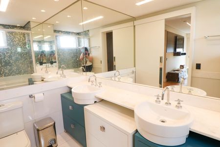 Apartamento para alugar com 207m², 3 quartos e 3 vagas Apartamento para alugar com 207m², 3 quartos e 3 vagasBanheiro da Suíte 3