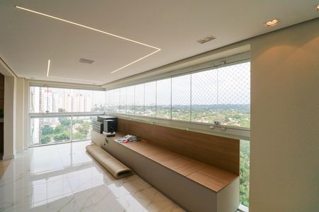 Apartamento para alugar com 207m², 3 quartos e 3 vagas Apartamento para alugar com 207m², 3 quartos e 3 vagasVaranda