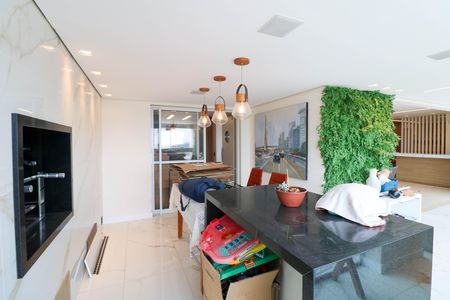 Apartamento para alugar com 207m², 3 quartos e 3 vagas Apartamento para alugar com 207m², 3 quartos e 3 vagasVaranda