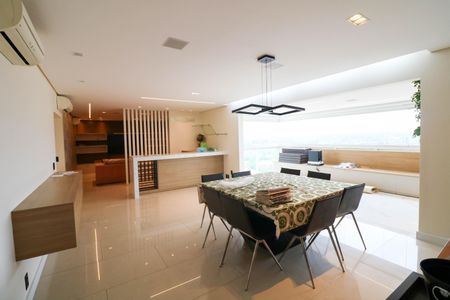 Apartamento para alugar com 207m², 3 quartos e 3 vagas Apartamento para alugar com 207m², 3 quartos e 3 vagasSala