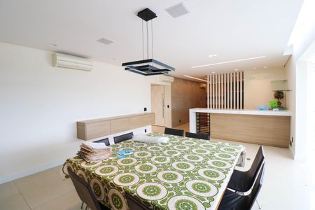 Apartamento para alugar com 207m², 3 quartos e 3 vagas Apartamento para alugar com 207m², 3 quartos e 3 vagasSala