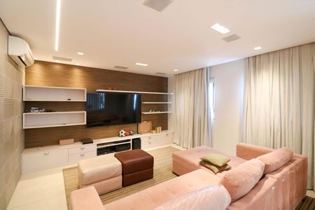 Apartamento para alugar com 207m², 3 quartos e 3 vagas Apartamento para alugar com 207m², 3 quartos e 3 vagasSala de TV