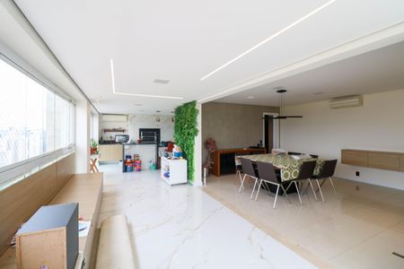 Apartamento para alugar com 207m², 3 quartos e 3 vagas Apartamento para alugar com 207m², 3 quartos e 3 vagasVaranda